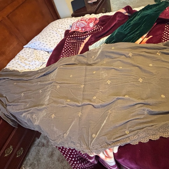 velvet shalwar kameez medium - Picture 5 of 6